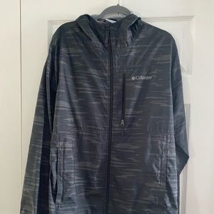 Columbia men’s light rain jacket size Large